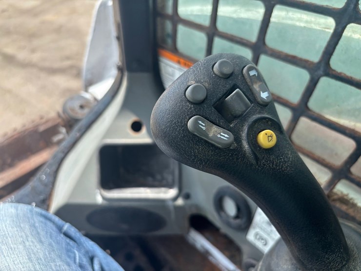 2013-bobcat-s630-image-49