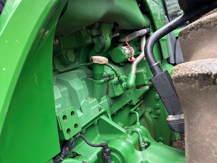 2014-john-deere-8320r-image-25