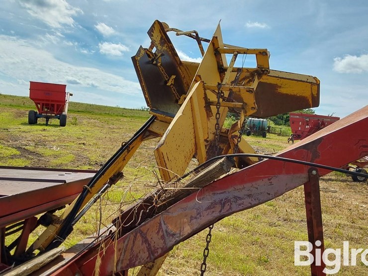 new-holland-1033-image-15