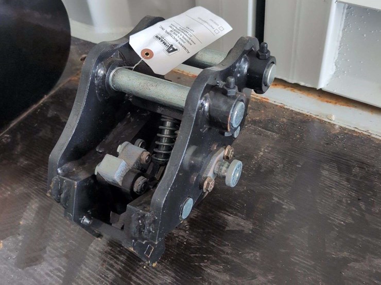 iranch-mini-excavator-quick-attachment-image-1