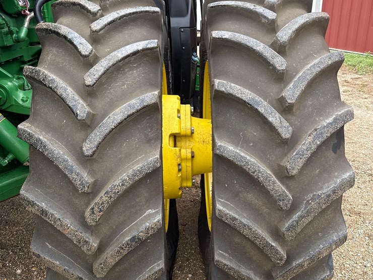 2014-john-deere-8320r-image-23