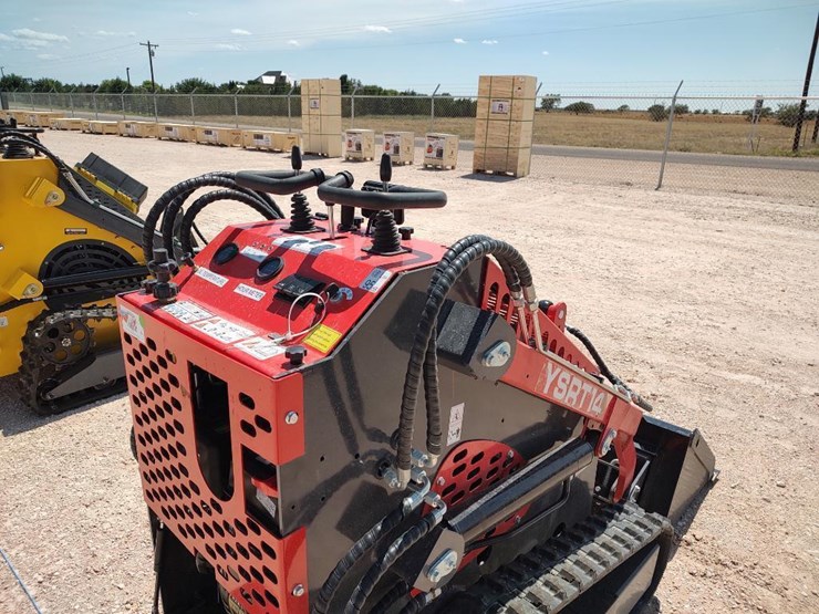 2026-agt-industrial-ysrt14-stand-on-mini-skid-steer-loader-image-13