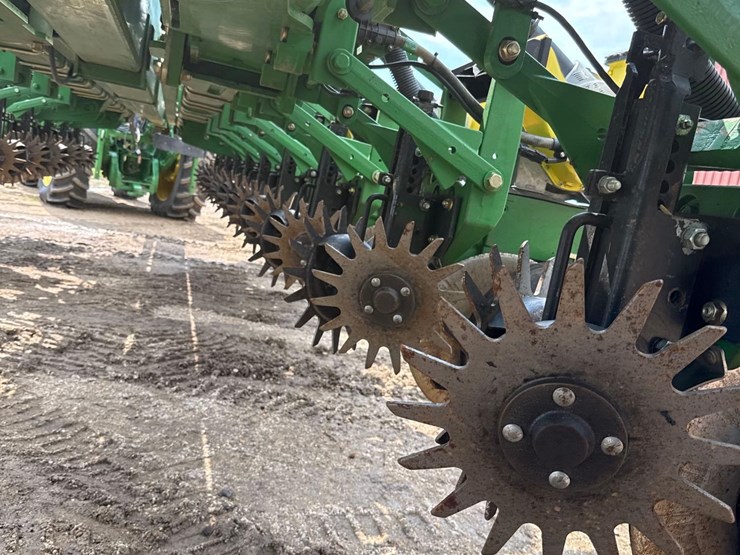2006-john-deere-1770nt-image-25