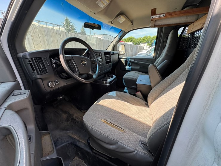 #1896-•-2008-chevy-express-van-image-30