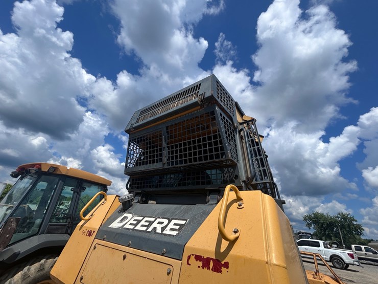 2009-deere-750j-lt-image-22
