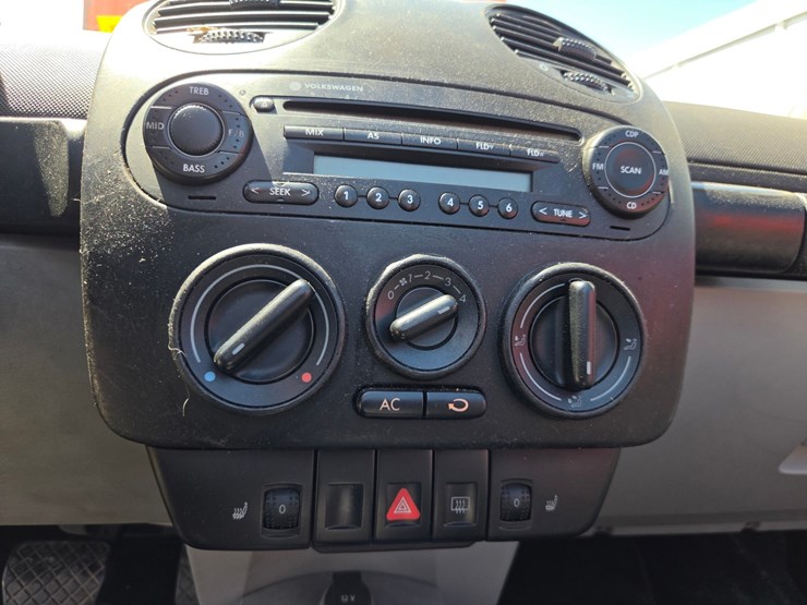 #61153-•-2005-volkswagen-convertible-image-38