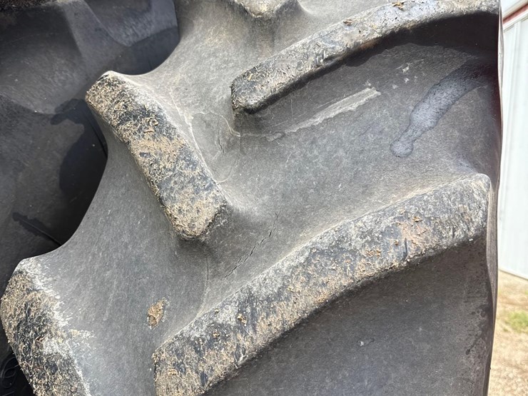 2014-john-deere-8320r-image-34
