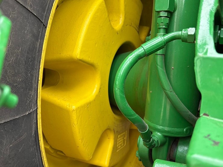 2014-john-deere-8320r-image-43