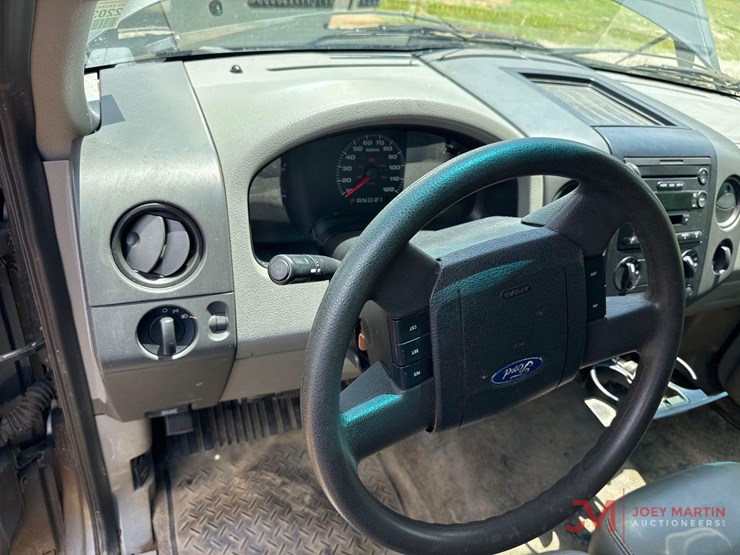 2004-ford-f150-xl-image-26