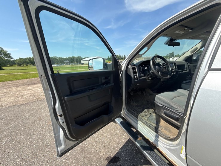 2014-dodge-1500-image-35