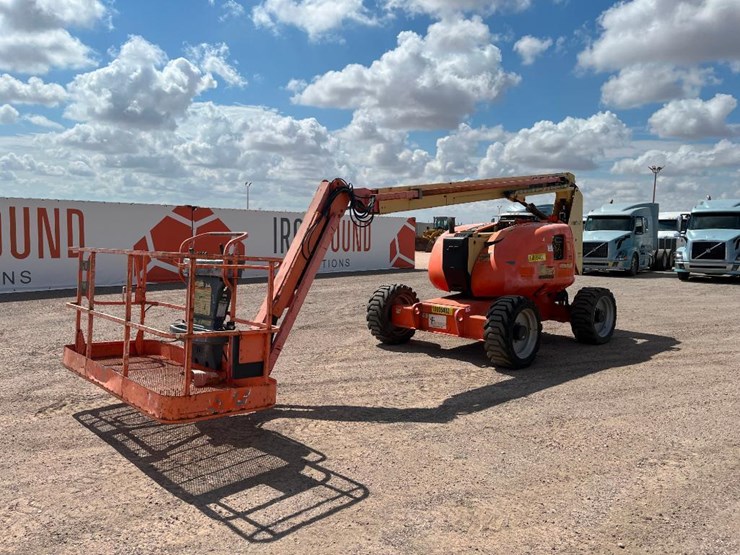 2011-jlg-600aj-image-1