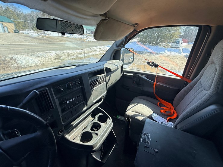 2004-chevrolet-3500-image-36