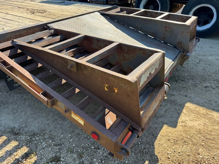 #1888-•-2004-friesen-welding-load-warrior-7-ton-gooseneck-trailer-image-21