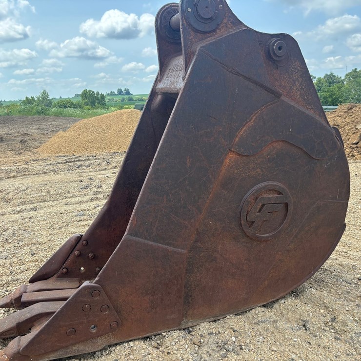 #2285 • CF Approx. 28" Tooth Ditching Bucket