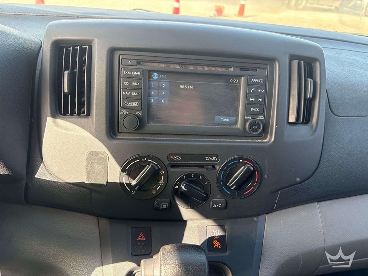 2016-nissan-nv200-image-16