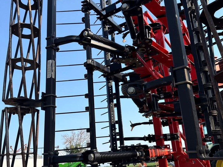 2013-kuhn-krause-5635-46ft-field-cultivator-image-18
