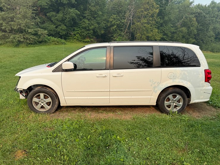 2013-dodge-caravan-image-2