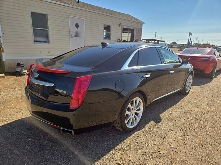 2016-cadillac-xts-luxury-sedan-4d-image-3