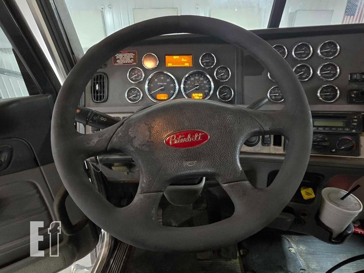 2013-peterbilt-386-image-10