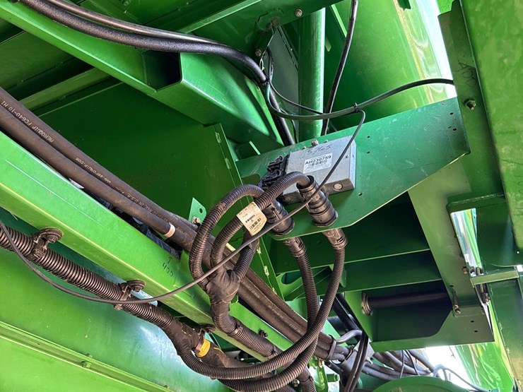 2011-john-deere-9770-sts-image-38