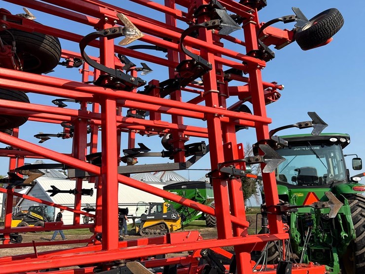 2013-kuhn-krause-5635-46ft-field-cultivator-image-28