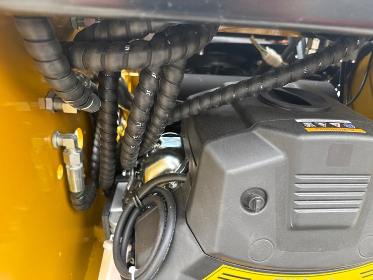 #5160-•-2026-agt-mx-crt23-mini-skid-steer-image-19