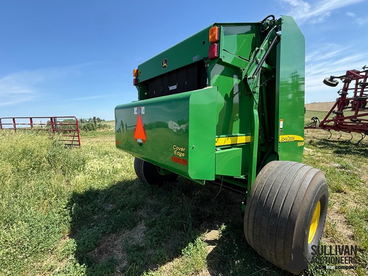 2010-john-deere-568-image-5