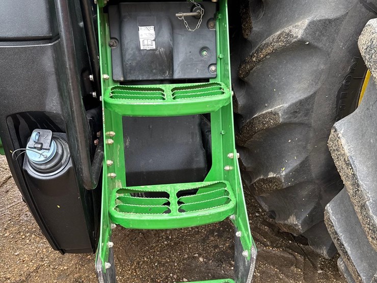2014-john-deere-8320r-image-32