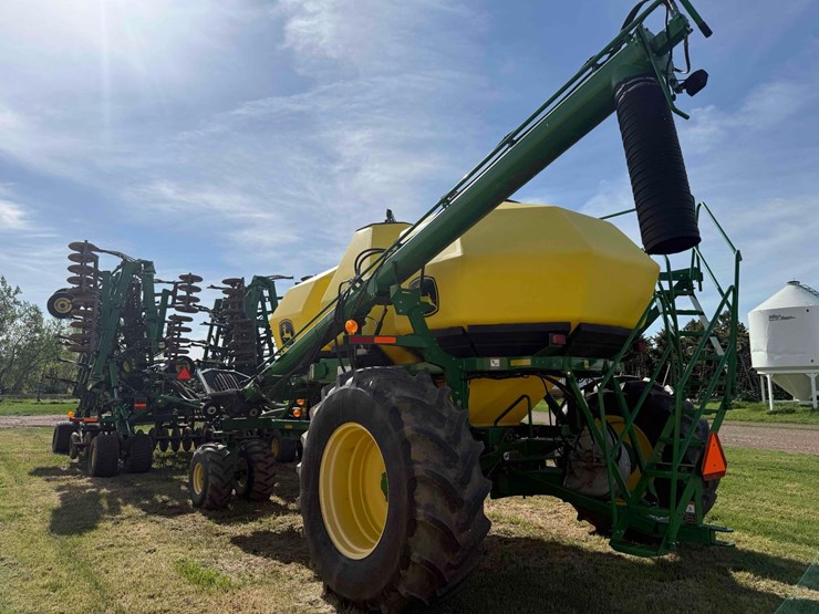 2013-john-deere-1830-image-23