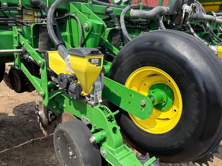 2006-john-deere-1770nt-image-53