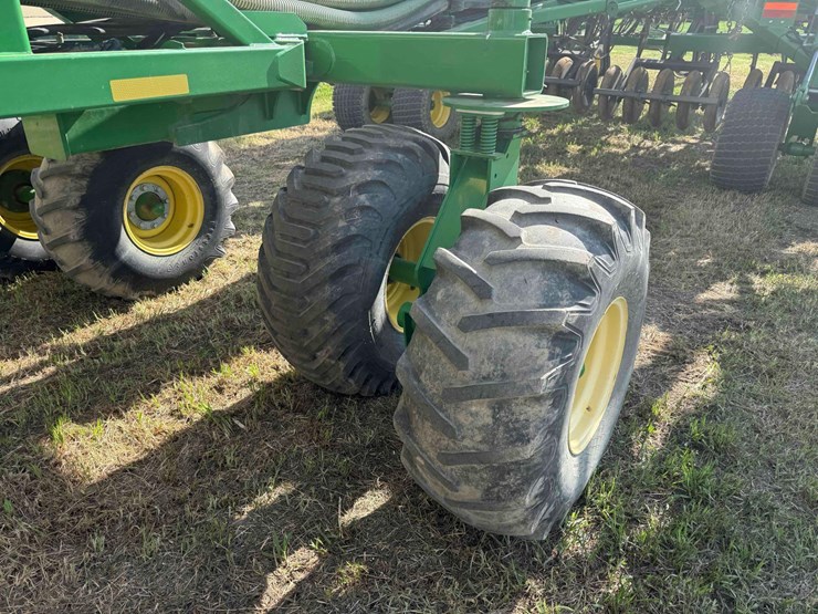 2013-john-deere-1830-image-34