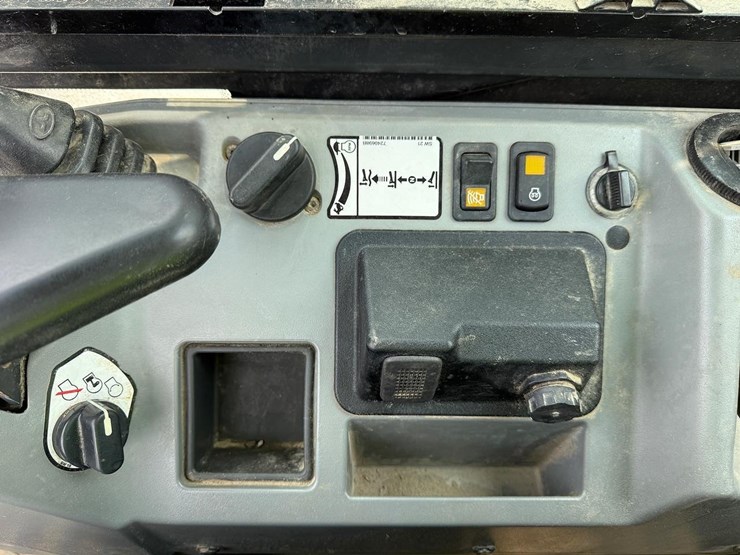 2023-bobcat-e35i-image-25