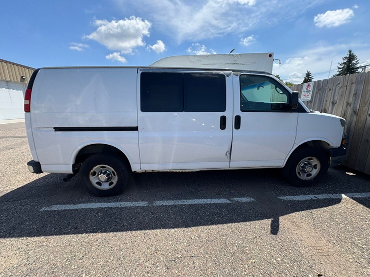 #1896-•-2008-chevy-express-van-image-5
