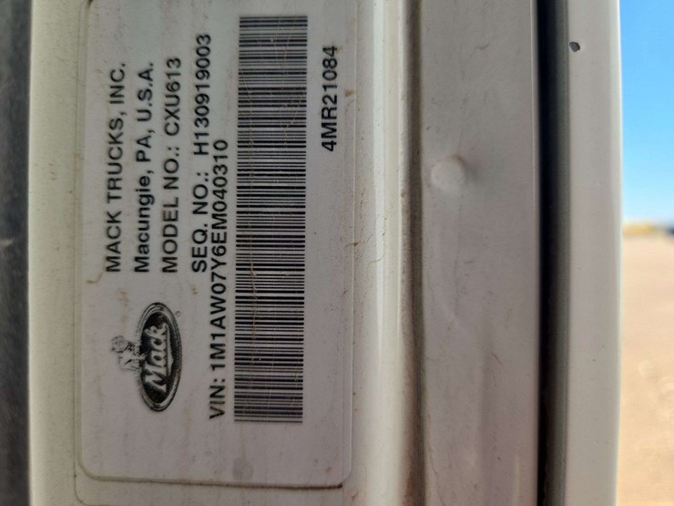 2014-mack-cxu613-600-tandem-axle-dual-cab-behind-engine-truck-tractor-image-23