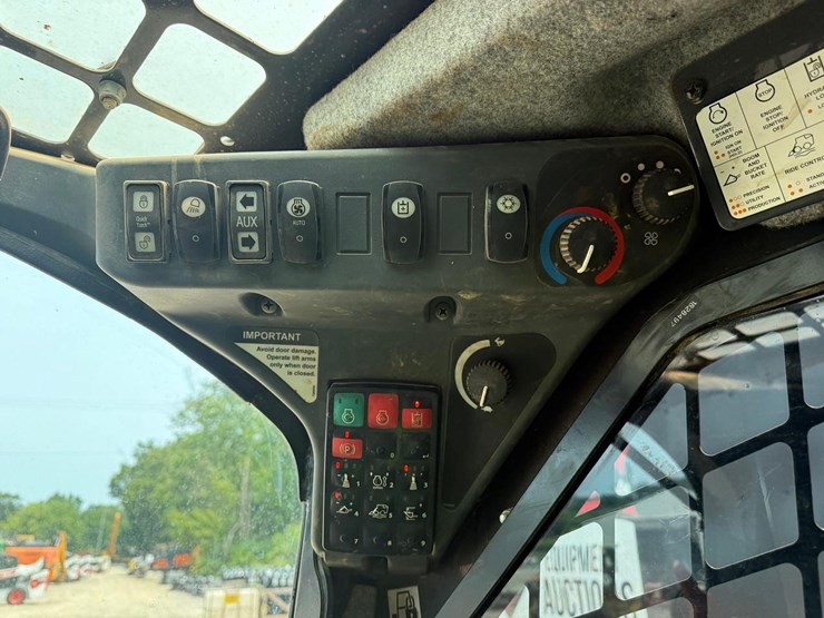 2023-deere-331g-image-22