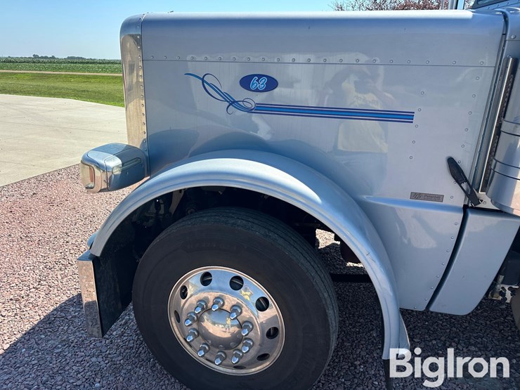 2020-peterbilt-389-image-9