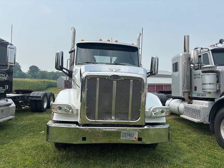 2019-peterbilt-567-image-6