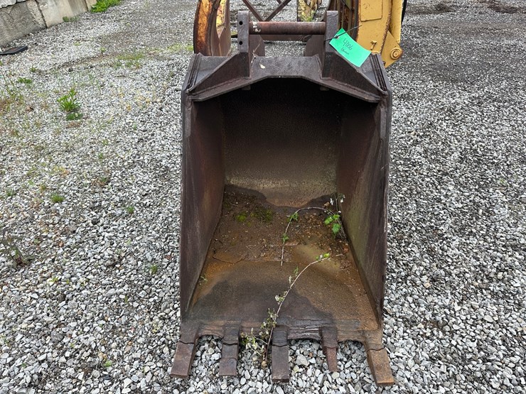 #4006-•-approx-34"-excavator-bucket-image-5