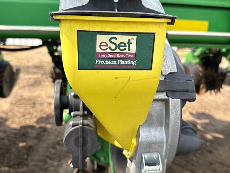 2006-john-deere-1770nt-image-47