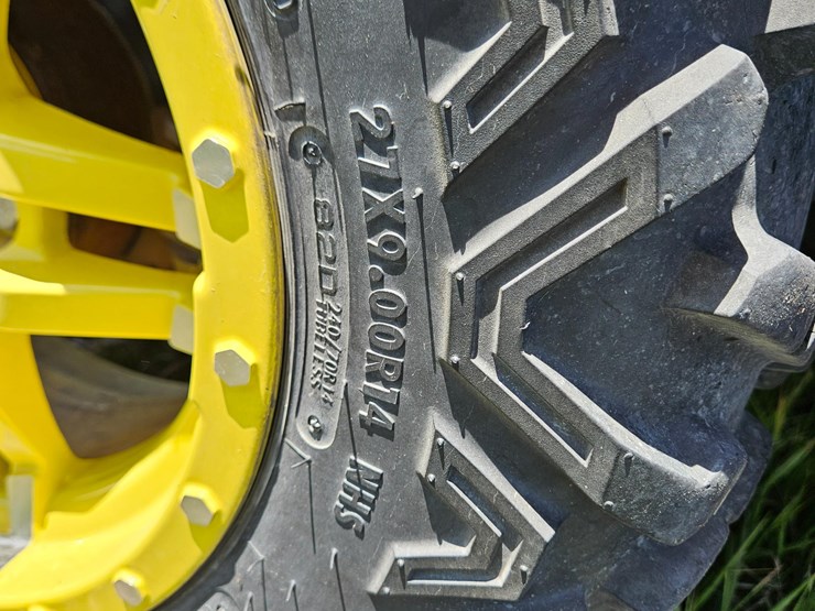 2022-john-deere-gator-image-17