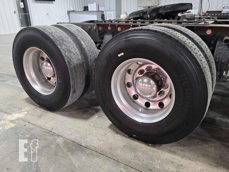 2013-peterbilt-386-image-33