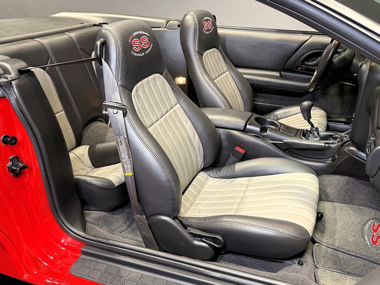 #1517-•-2002-chevrolet-camaro-ss-image-66