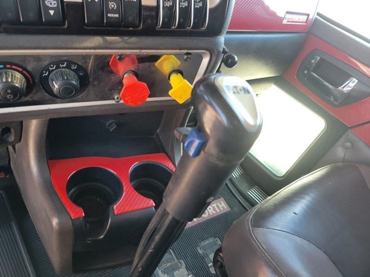 2010-kenworth-t800-image-44