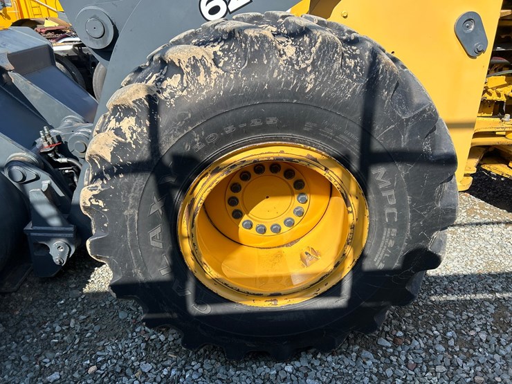 2012-deere-624k-image-78