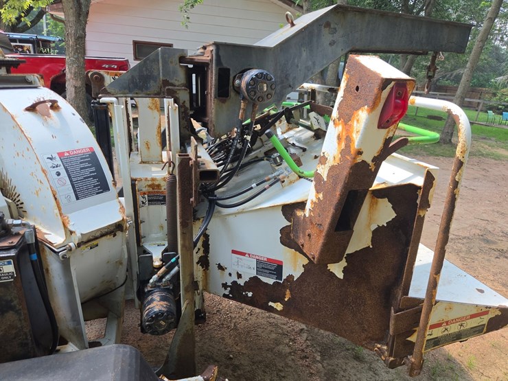 #1801-•-2016-altec-towable-wood-chipper-image-2