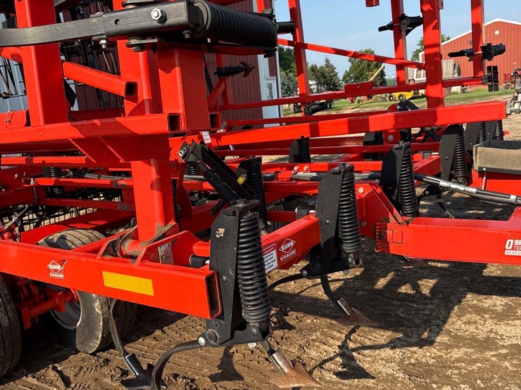 2013-kuhn-krause-5635-46ft-field-cultivator-image-31