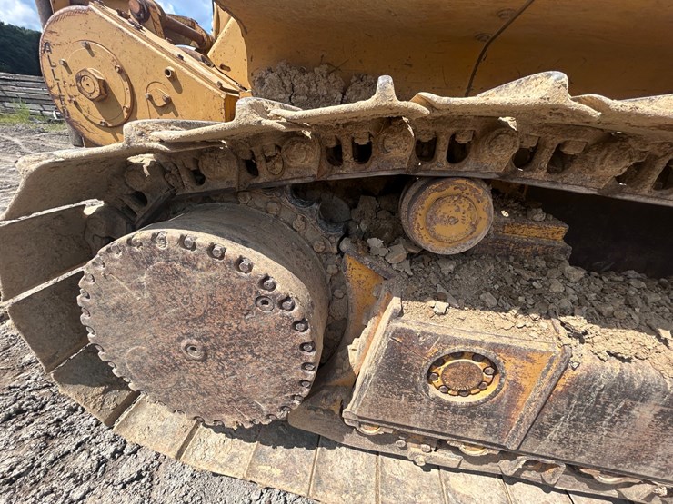 2009-deere-750j-lt-image-9