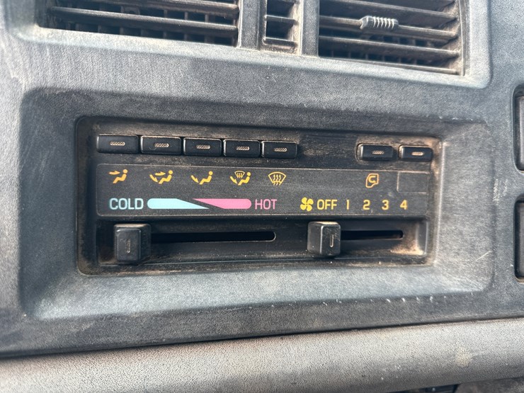 2000-gmc-t6500-image-37