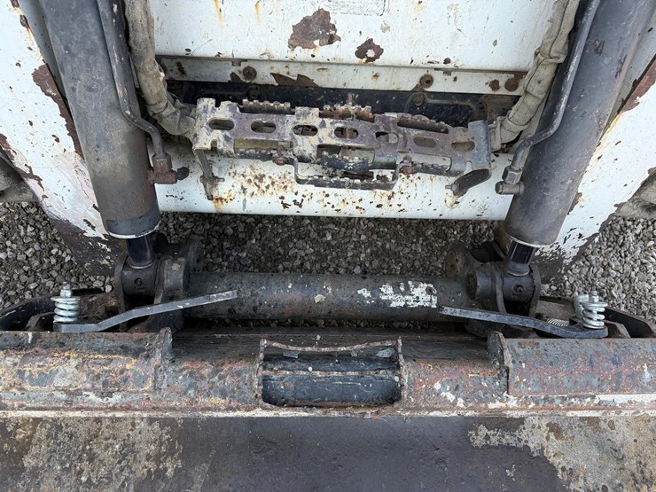 2011-bobcat-s630-image-10