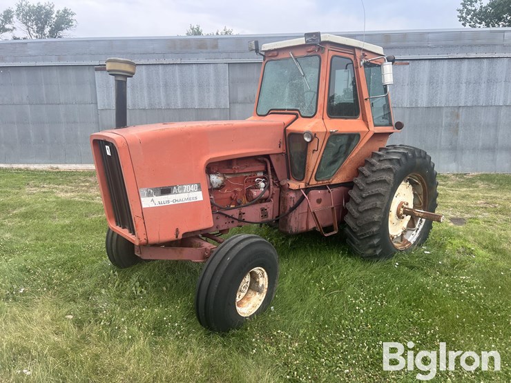 1976-allis-chalmers-7040-image-1